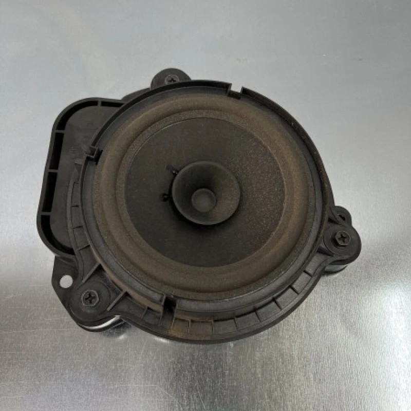Boxa usa spate / Nissan Navara D40 2009 / Audio si electronice