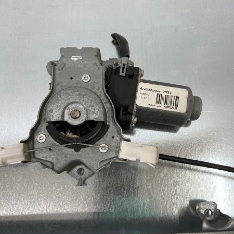 Macara geam stanga spate / Nissan Navara D40 2009 / Caroserie, oglinzi si faruri