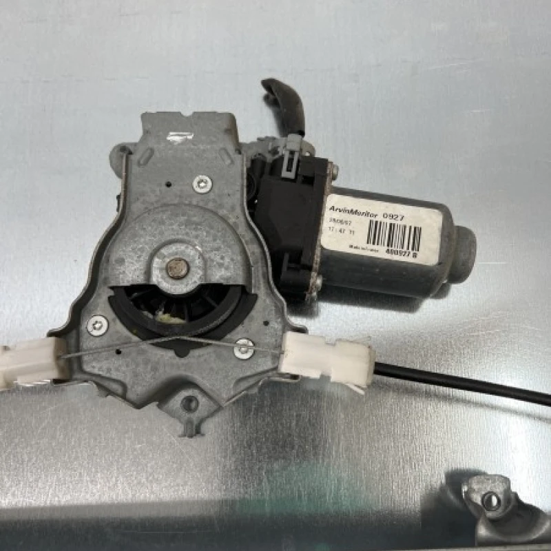 Macara geam stanga spate / Nissan   2009 / Caroserie, oglinzi si faruri