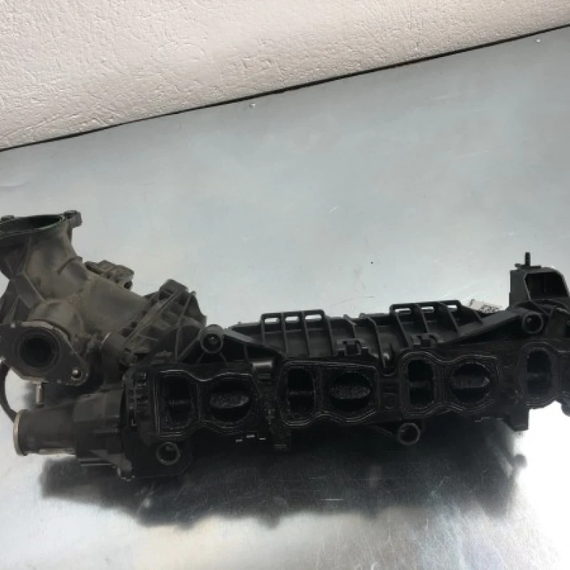 Galerie de admisie / BMW Seria 5 F11 2011 / Motor, racire si evacuare