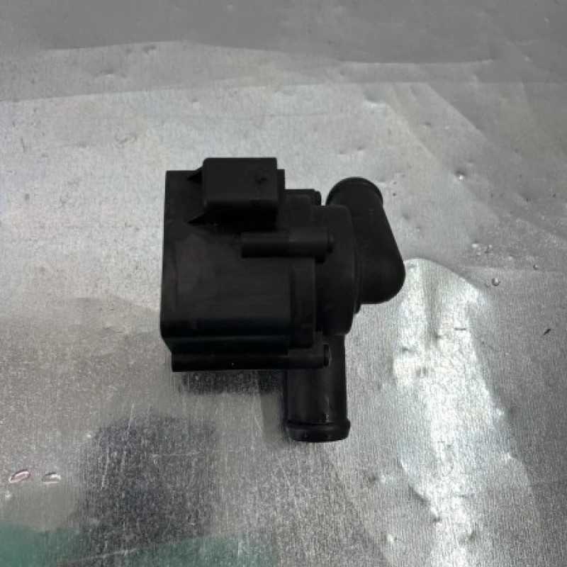 Pompa auxiliara recirculare apa / Audi A4 B8 2010 / Motor, racire si evacuare