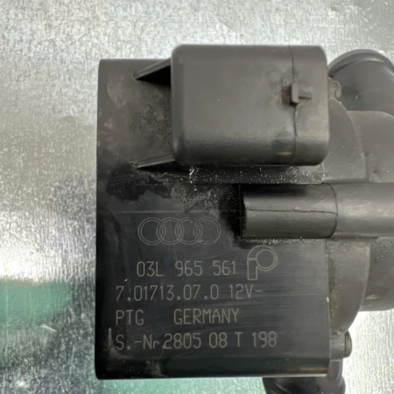 Pompa auxiliara recirculare apa / Audi A4 B8 2010 / Motor, racire si evacuare
