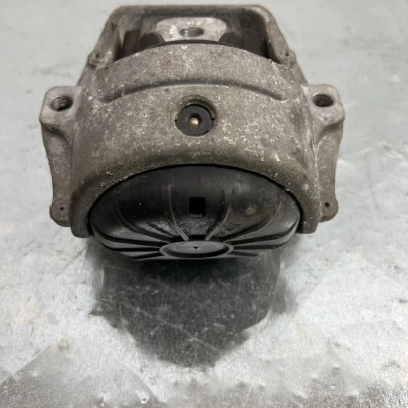 Suport tampon motor Audi A4 B8 2010
