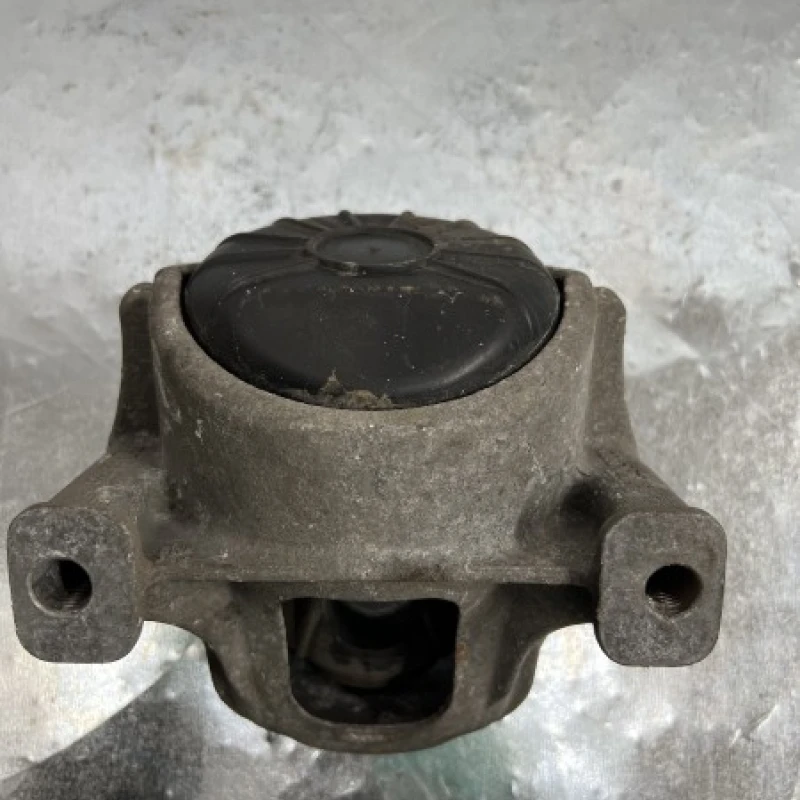 Suport tampon motor / Audi A4 B8 2010 / Motor, racire si evacuare