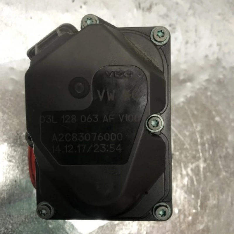 Clapeta de acceleratie / Audi A4 B8 2010 / Motor, racire si evacuare
