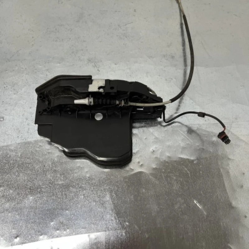 Iala broasca usa stanga spate softclose / BMW Seria 7 F01 2011 / Caroserie, oglinzi si faruri