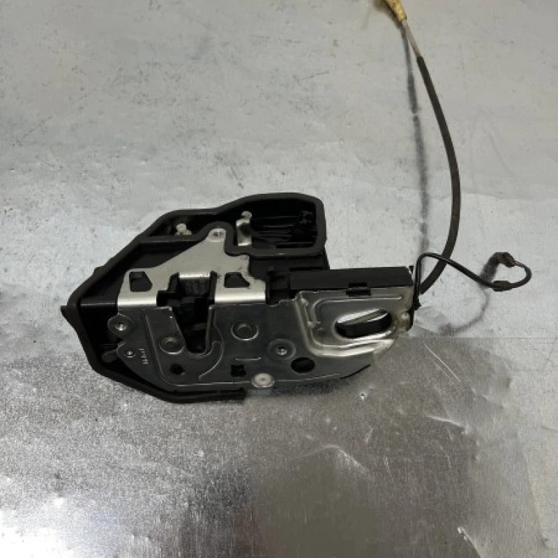 Iala broasca usa stanga spate softclose / BMW Seria 7 F01 2011 / Caroserie, oglinzi si faruri