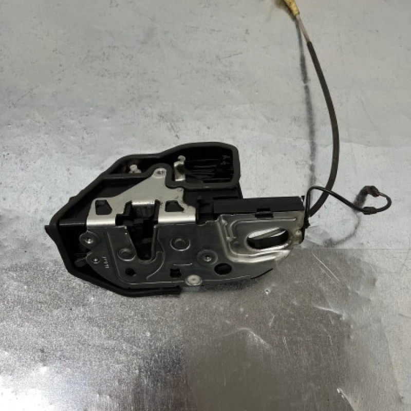 Iala broasca usa stanga spate softclose / BMW Seria 7 F01 2011 / Caroserie, oglinzi si faruri