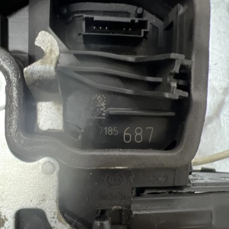 Iala broasca usa stanga spate softclose / BMW Seria 7 F01 2011 / Caroserie, oglinzi si faruri