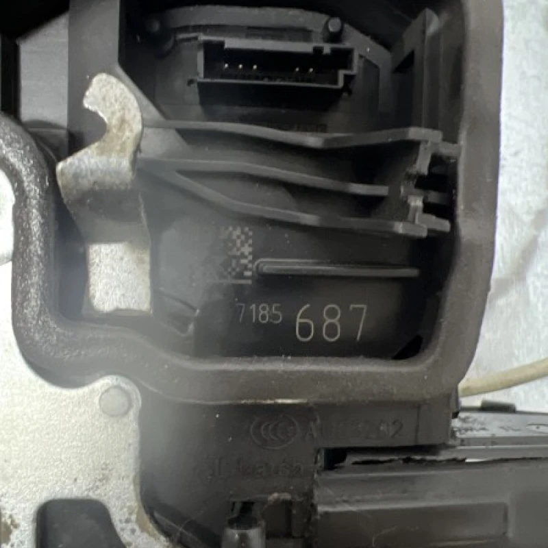 Iala broasca usa stanga spate softclose / BMW Seria 7 F01 2011 / Caroserie, oglinzi si faruri