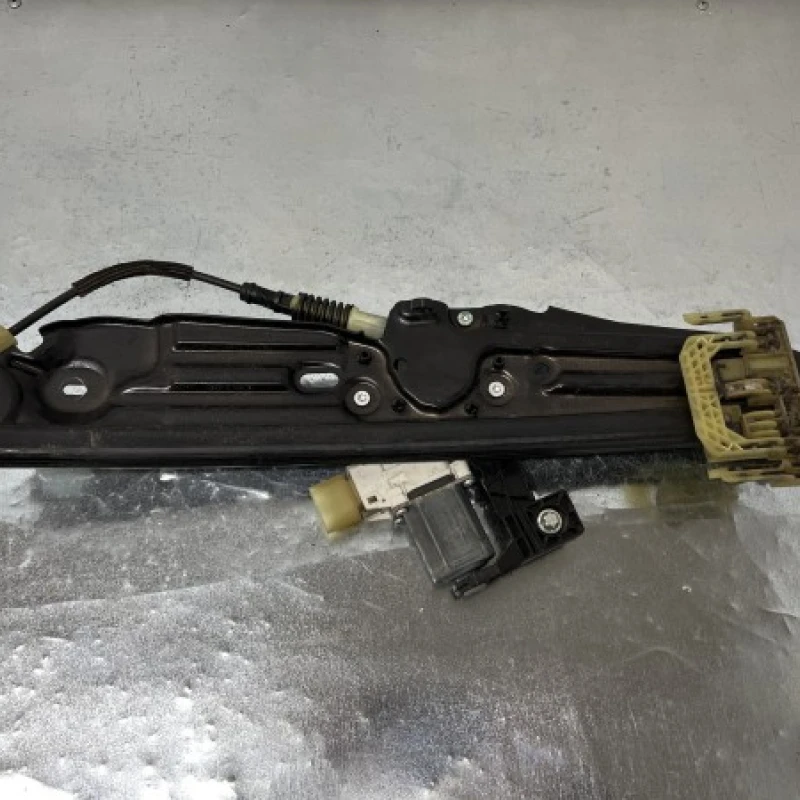 Macara geam stanga spate BMW 