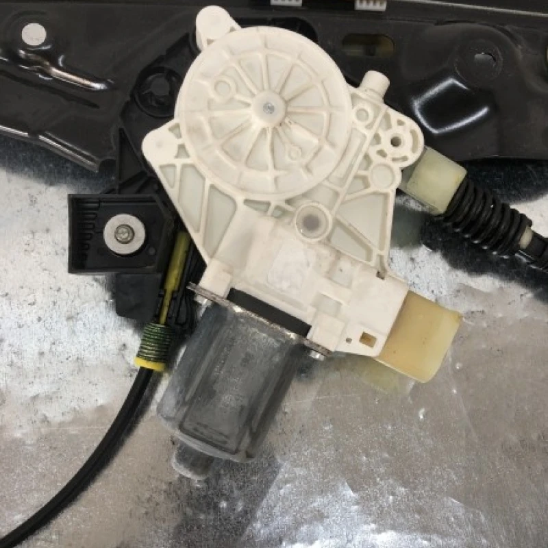 Macara geam stanga fata / BMW Seria 7 F01 2011 / Audio si electronice