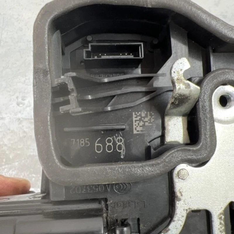 Iala broasca usa dreapta spate softclose / BMW Seria 7 F01 2011 / Caroserie, oglinzi si faruri