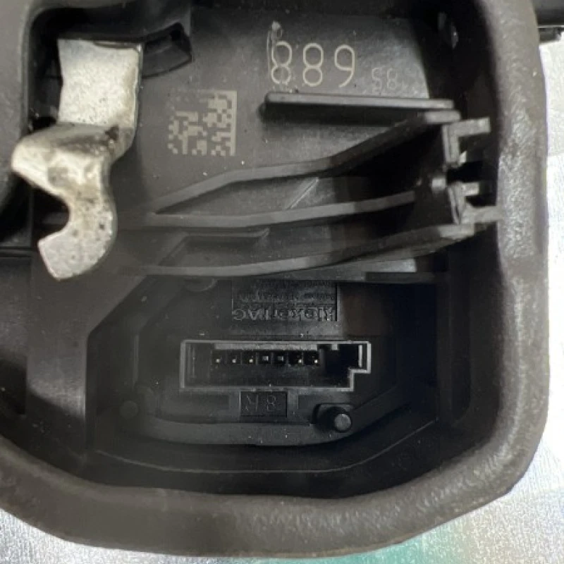 Iala broasca usa dreapta spate softclose / BMW Seria 7 F01 2011 / Caroserie, oglinzi si faruri