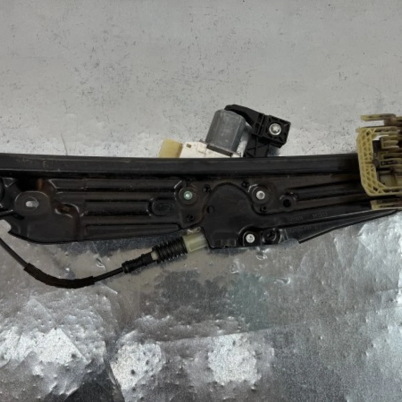 Macara geam dreapta spate BMW 