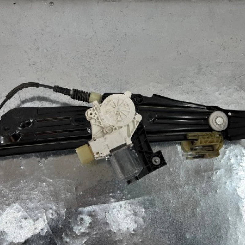 Macara geam dreapta spate / BMW Seria 7 F01 2011 / Caroserie, oglinzi si faruri
