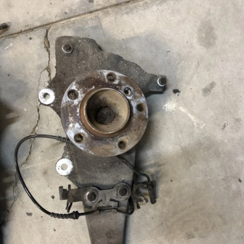 Fuzeta stanga dreapta fata / BMW Seria 7 F01 2011 / Directie si suspensie