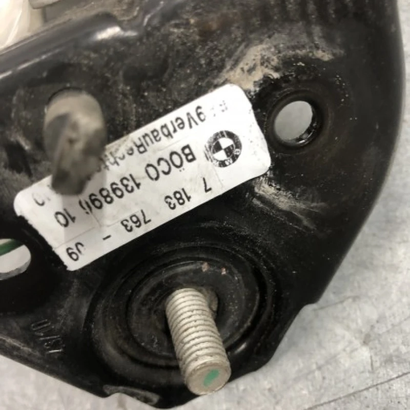 Incuietoare capota / BMW Seria 7 F01 2011 / Caroserie, oglinzi si faruri