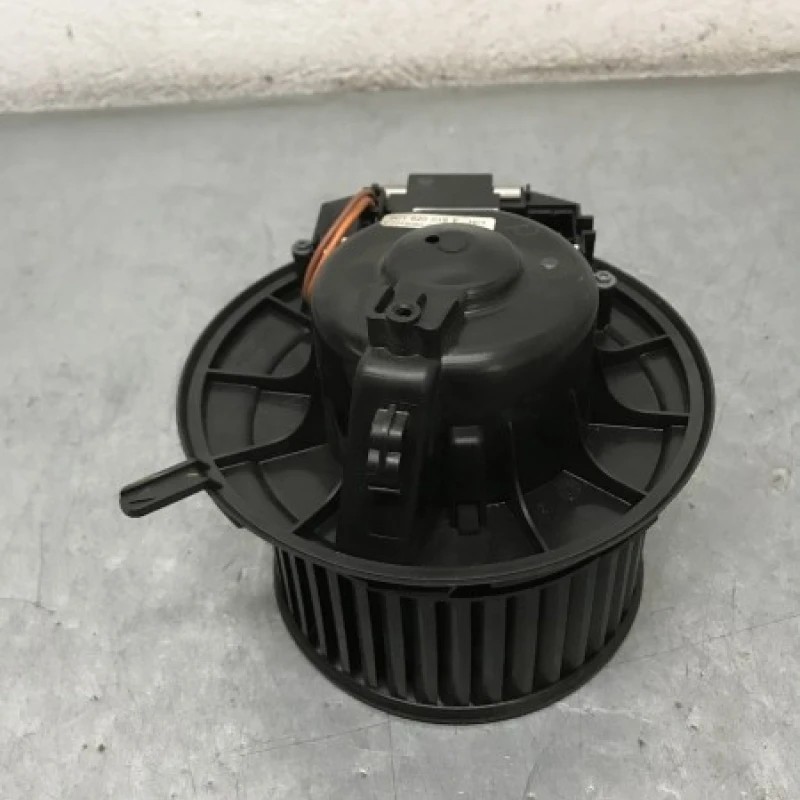 Ventilator bord Volkswagen Passat B7 2013