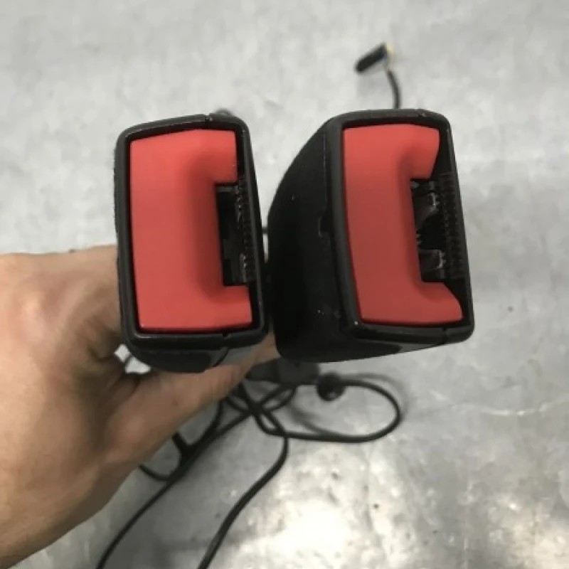 Pretensioner fata stanga dreapta / Volkswagen Passat B7 2013 / Interior