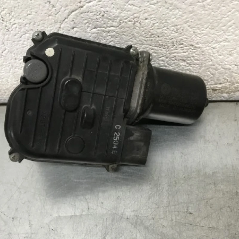 Motoras stergatoare parbriz / Volkswagen   2013 / Caroserie, oglinzi si faruri