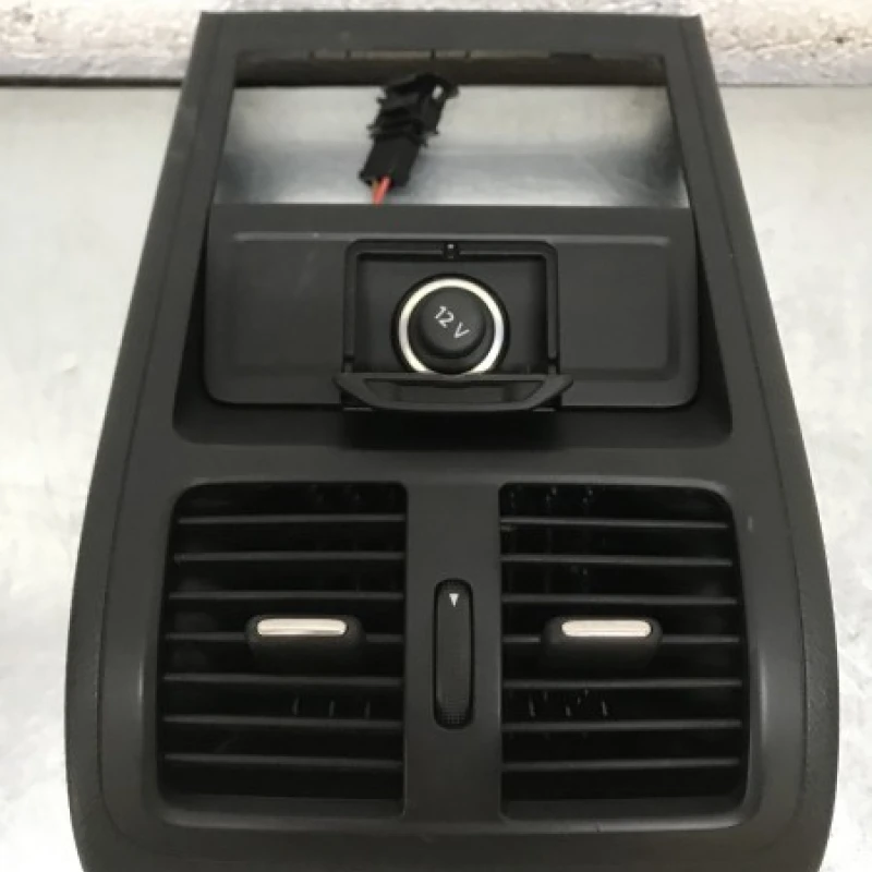 Grila ventilatie aer spate / Volkswagen   2013 / Interior