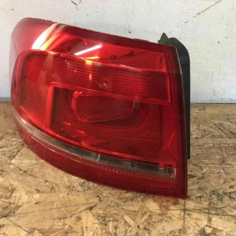 Stop stanga caroserie Volkswagen Passat B7 2013
