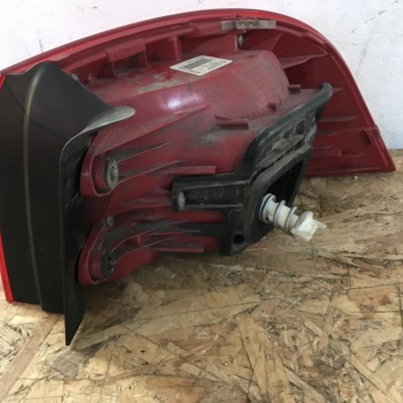 Stop stanga caroserie / Volkswagen Passat B7 2013 / Caroserie, oglinzi si faruri