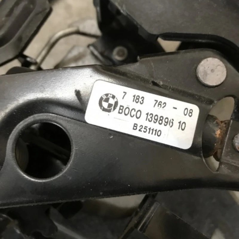 Iala broasca capota stanga dreapta / BMW Seria 7 F01 2011 / Caroserie, oglinzi si faruri