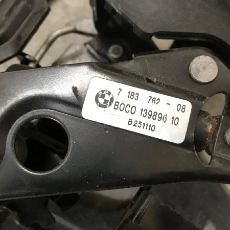 Iala broasca capota stanga dreapta / BMW Seria 7 F01 2011 / Caroserie, oglinzi si faruri
