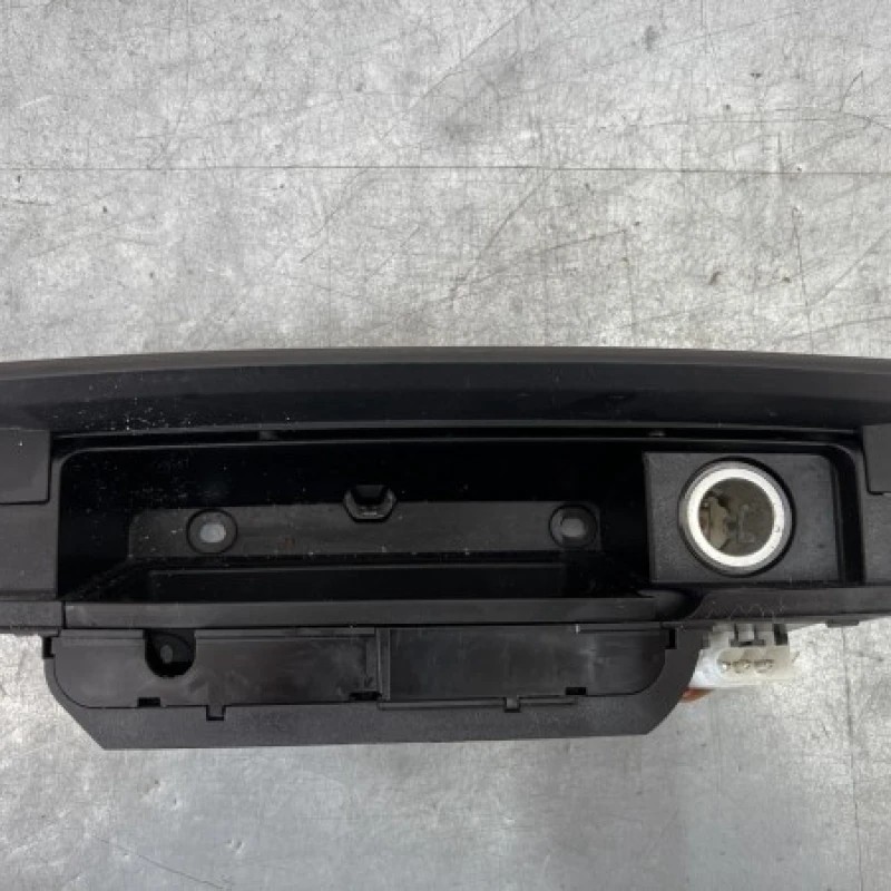 Scrumiera / BMW Seria 7 F01 2011 / Interior