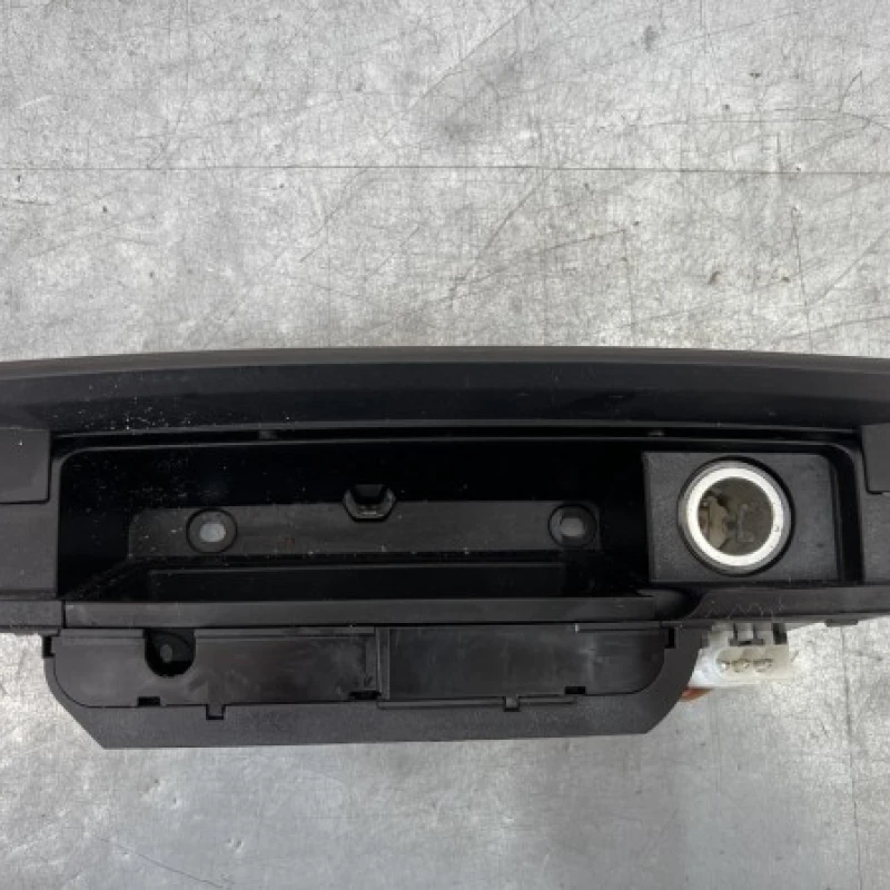 Scrumiera / BMW Seria 7 F01 2011 / Interior