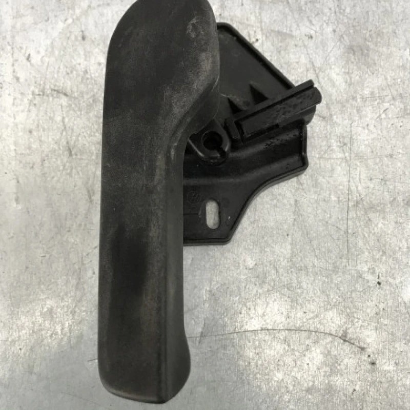 Maner deschidere capota / Volkswagen T5 Transporter 2011 / Caroserie, oglinzi si faruri