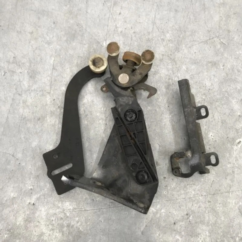 Balamale usa stanga / Volkswagen T5 Transporter 2011 / Caroserie, oglinzi si faruri