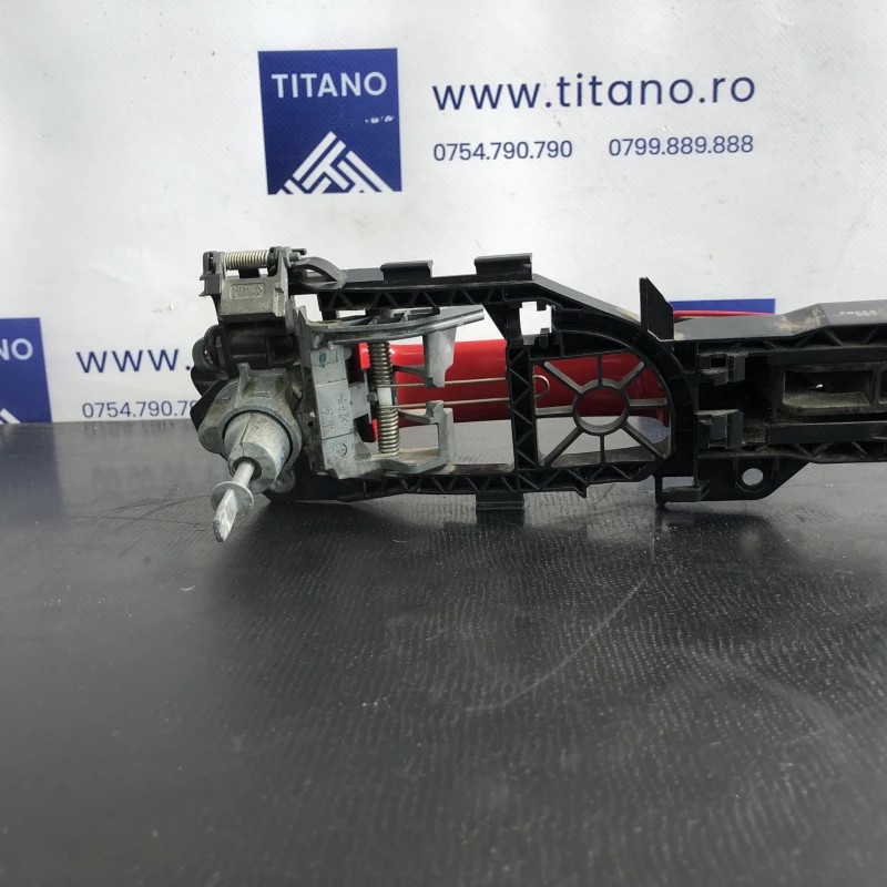 Maner usa dreapta fata / Volkswagen Passat B7 2012 / Caroserie, oglinzi si faruri