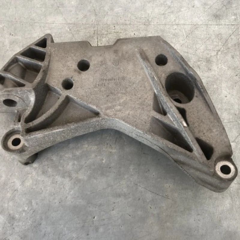 Suport tampon motor / Volkswagen   2011 / Motor, racire si evacuare