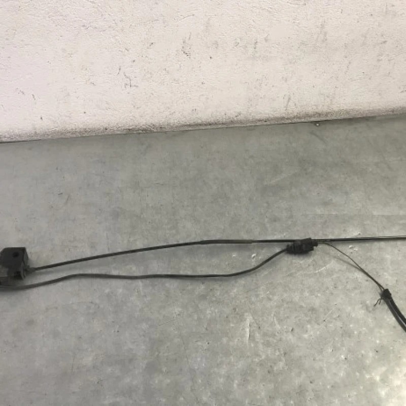 Iala broasca capota Audi A3 8P 2010