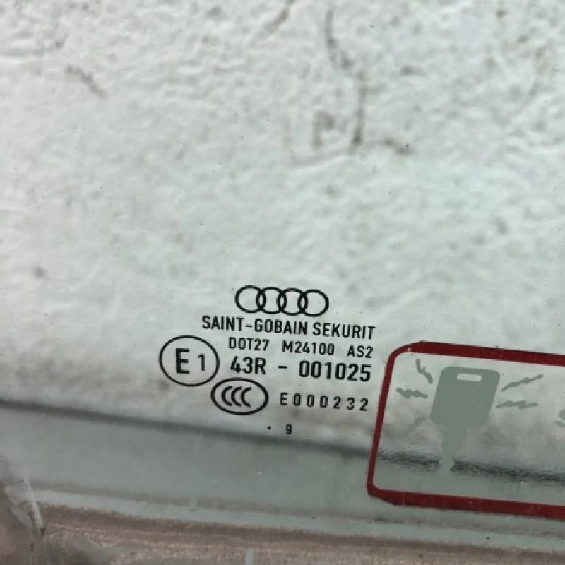Geam dreapta fata / Audi A3 8P 2010 / Caroserie, oglinzi si faruri