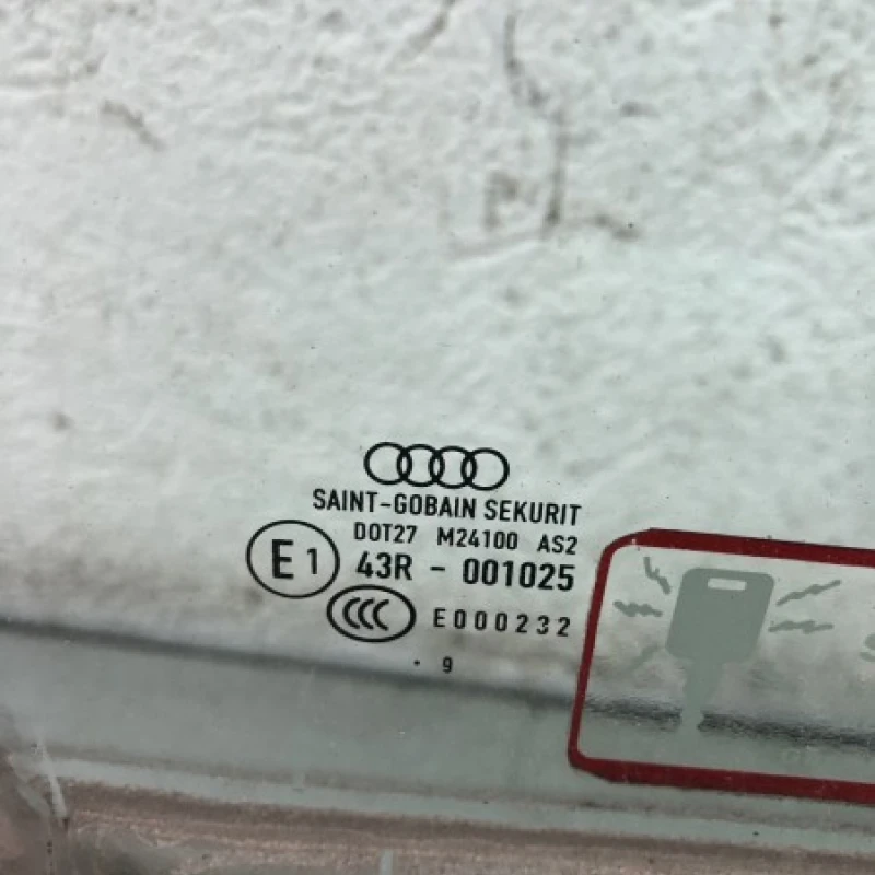 Geam dreapta fata / Audi A3 8P 2010 / Caroserie, oglinzi si faruri
