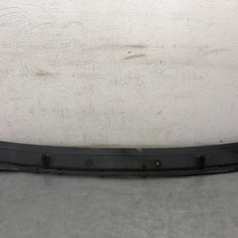 Grila stergatoare Nissan 