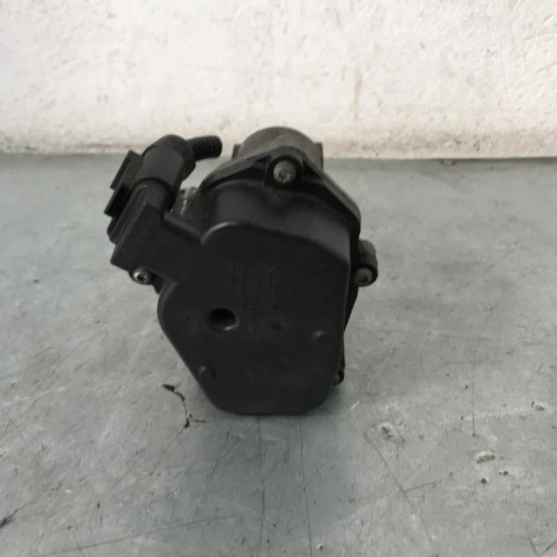 Clapeta de acceleratie / Volkswagen Polo 6R 2011 / Motor, racire si evacuare