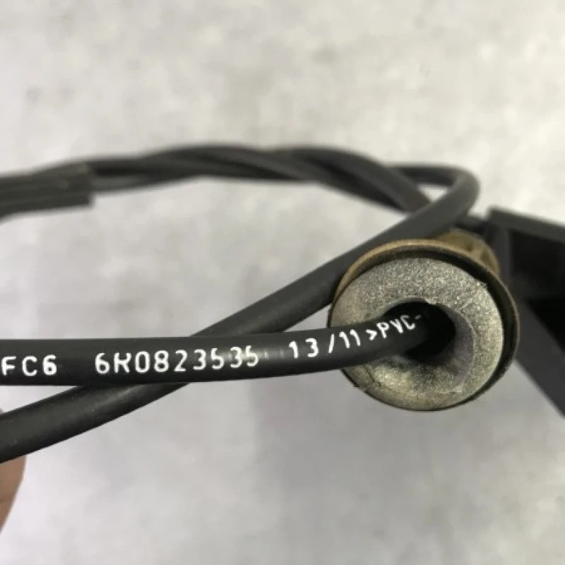 Cablu deschidere capota cu maner / Volkswagen Polo 6R 2011 / Caroserie, oglinzi si faruri