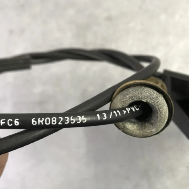 Cablu deschidere capota cu maner / Volkswagen Polo 6R 2011 / Caroserie, oglinzi si faruri