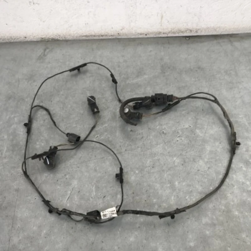 Instalatie senzori parcare spate / Volkswagen   2011 / Caroserie, oglinzi si faruri