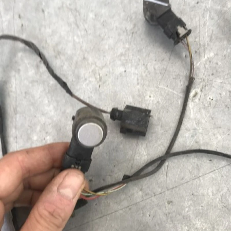Instalatie senzori parcare spate / Volkswagen   2011 / Caroserie, oglinzi si faruri