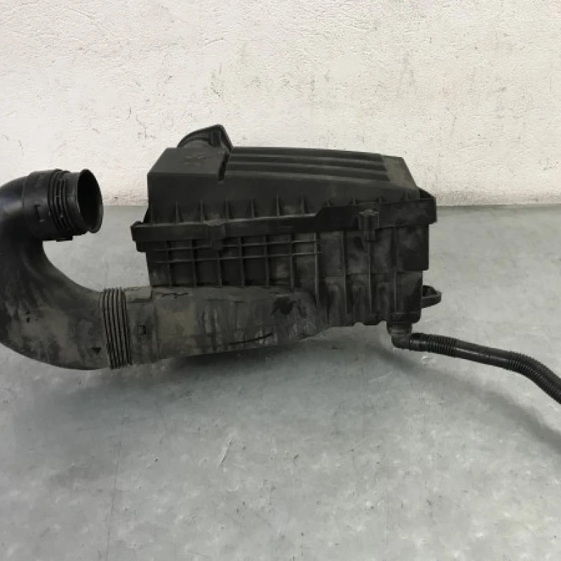 Carcasa filtru aer Volkswagen Passat CC 2011