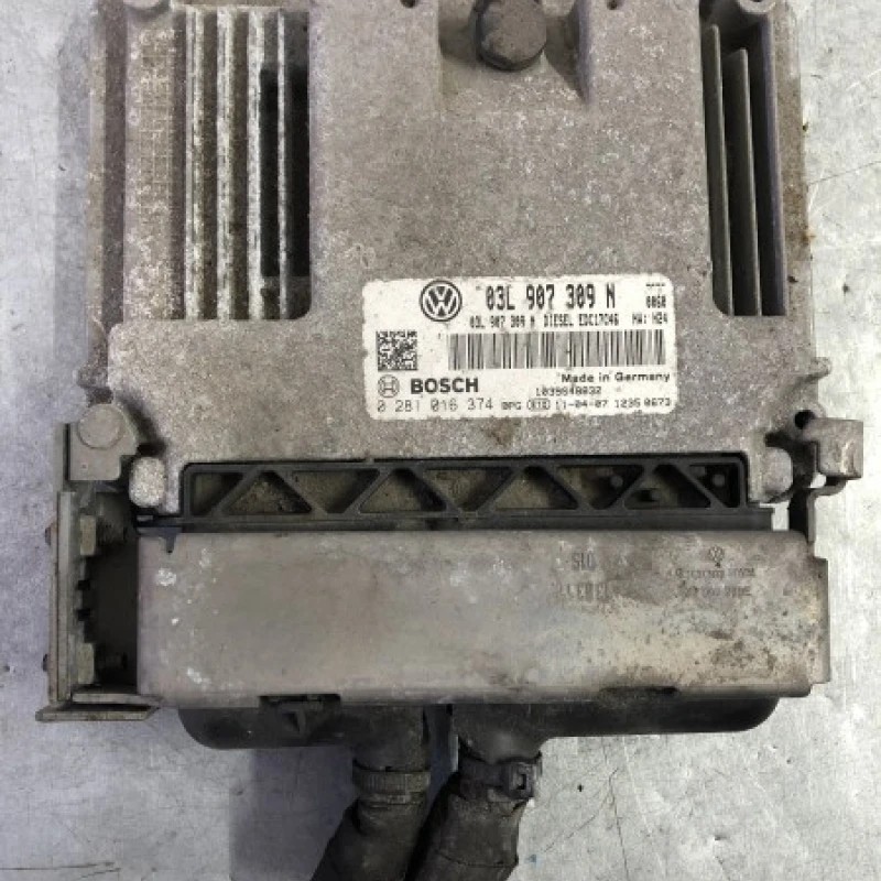Calculator motor ecu Volkswagen Passat CC 2011