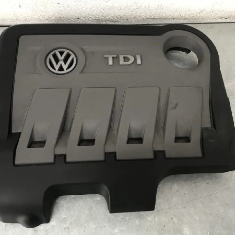 Capac motor / Volkswagen   2011 / Motor, racire si evacuare