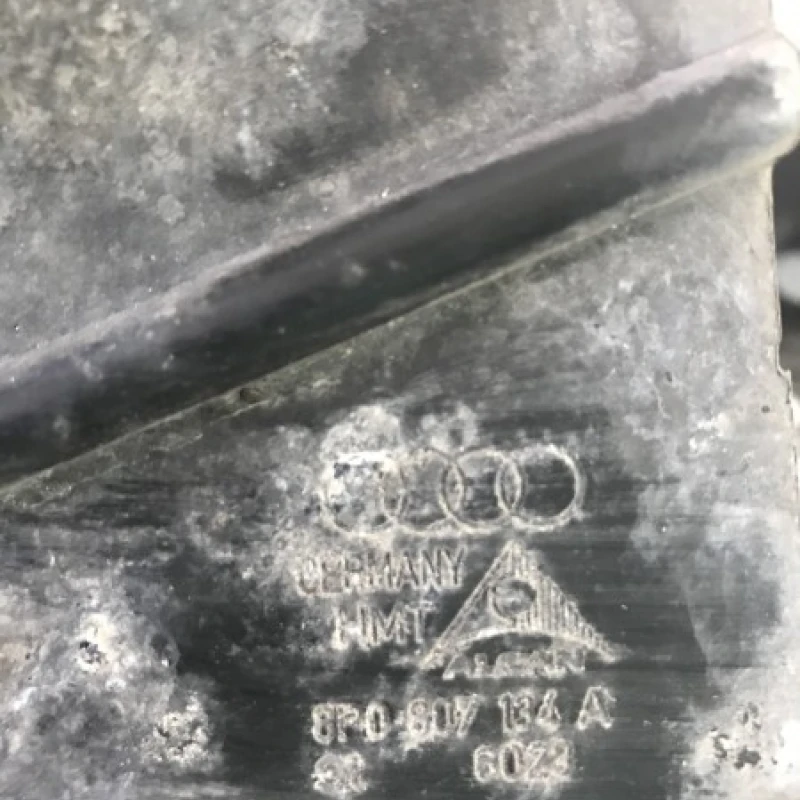 Cap lonjeron stanga dreapta / Audi A3 8P 2010 / Caroserie, oglinzi si faruri