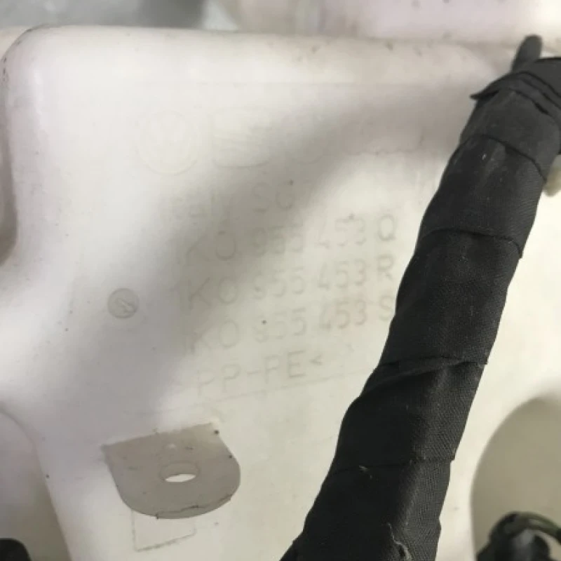 Vas lichid parbriz strop gel / Audi A3 8P 2010 / Caroserie, oglinzi si faruri